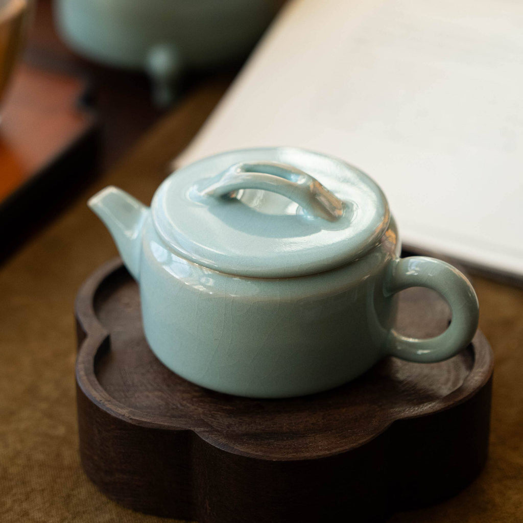 Ru ware celadon glaze pot
